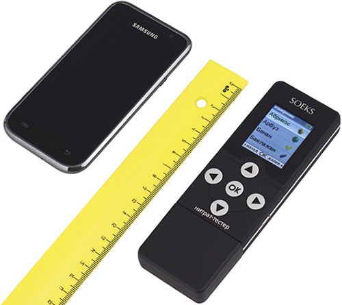 Размеры нитратомера "СОЭКС" сопоставимы с габаритами небольшого смартфона