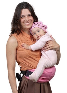 Сумка-"сидушка", в которую трансформируется слинг-рюкзак, когда он не нужен, не занимает много места на поясе, не стесняет движений и при этом помогает поддерживать ребенка на руках (нажмите на фото для увеличения)
