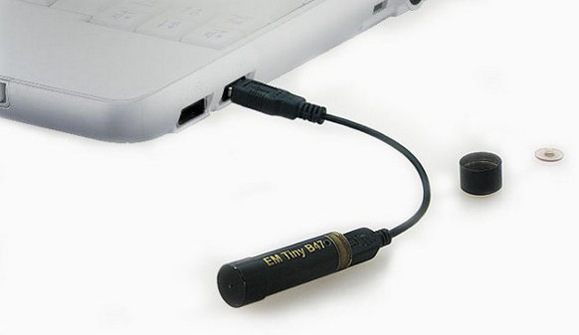 Диктофон "Edic-mini Tiny B47" подключается к USB-порту компьютера при помощи кабеля, входящего в комплект поставки
