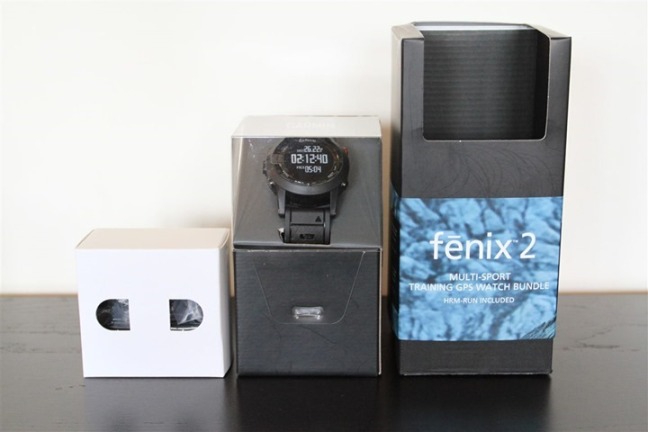 Garmin Fenix 2 поставляется в компактной упаковке вместе со всеми аксессуарами