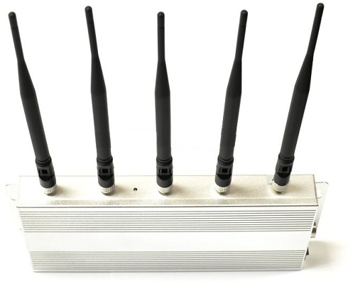 Сигналы пяти антенн подавителя "Hunter LTE 4G" охватывают все диапазоны частот современных сетей сотовой связи