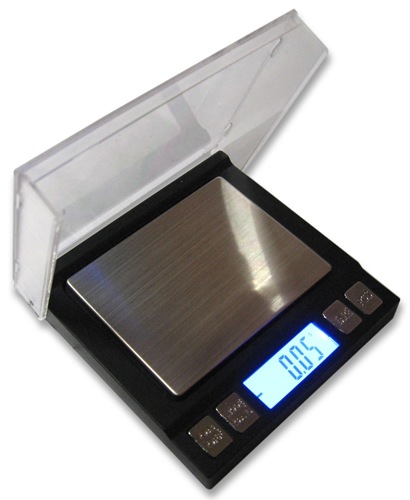 Портативные сенсорные весы "InBox 300" имеют современный дизайн и оснащены прочной крышкой для защиты экрана, кнопок и платформы при переноске и хранении