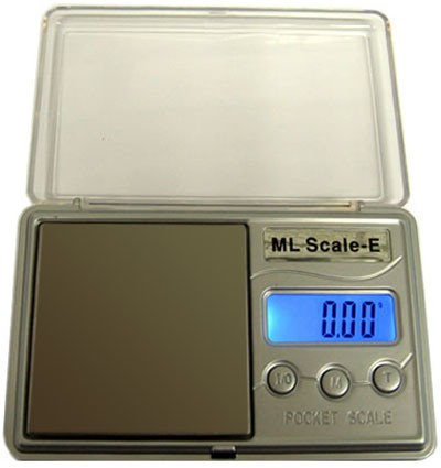 Портативные весы "ML Scale 500"оснащены большим ЖК-экраном с красивой голубой подсветкой