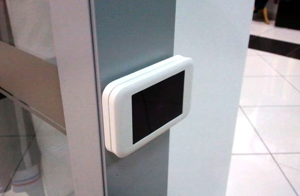 Датчики счетчика посетителей "MegaCount-WiFi" имеют современный дизайн и хорошо сочетаются с интерьерами