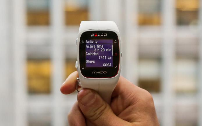 Пульсометр Polar M400 HR white подсчитает, сколько шагов Вы сделали за день