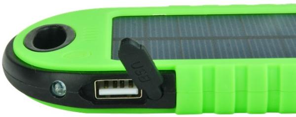 USB-выходы устройства защищены резиновыми заглушками