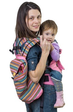 Благодаря продуманной конструкции слинг-рюкзак "Уичоли" отлично распределяет вес ребенка и снимает нагрузку со спины — Вы без труда сможете нести еще и сумку через плечо для вещей! (нажмите на фото для увеличения)