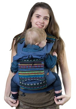 В карман на спинке рюкзака можно положить все, что только может понадобиться во время прогулки с ребенком (нажмите на фото для увеличения)