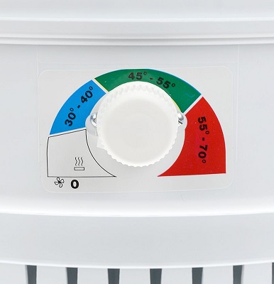 Устройство имеет механический регулятор, позволяющий задавать оптимальную температуру высушивания того или иного продукта (нажмите на фото для увеличения)