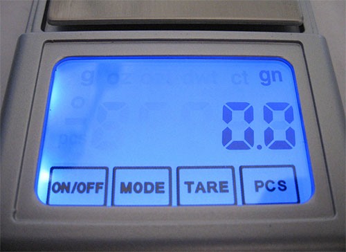 Портативные весы "Аmber 300" оборудованы большим сенсорным экраном, который используется для управления прибором (нажмите для увеличения)