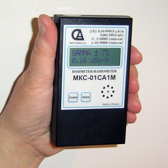 Дозиметр-индикатор радиоактивности "МКС-01СА1М" весьма компактен