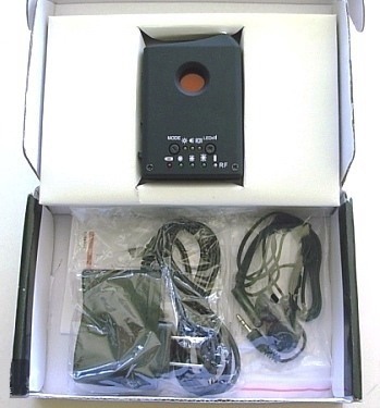 Содержимое упаковочной коробки обнаружителя скрытых видеокамер "LD-RF1"