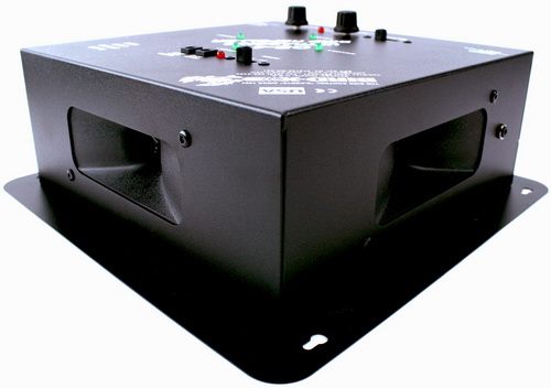 "QuadBlaster QB-4" отпугивает птиц при помощи 4-х ультразвуковых динамиков