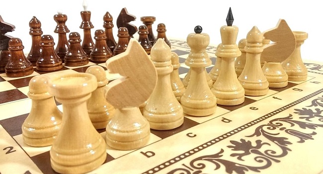 Шахматы "Три в одном"  лак (CHN414)