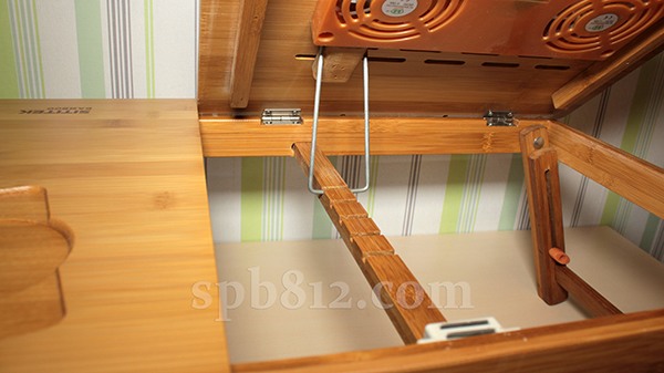 Столик для ноутбука "Bamboo 2" снабжен регулируемой столешницей (для увеличения нажмите на фото)