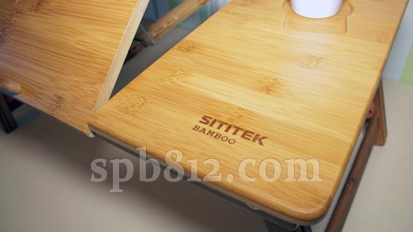 Бамбуковый столик SITITEK Bamboo 1 имеет оптимальные размеры с точки зрения удобства работы за ноутбуком и хранения стола