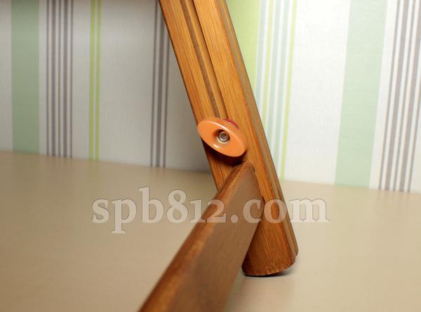 Для фиксации столика SITITEK Bamboo 1 на нужной высоте на его ножках предусмотрены специальные винты с пластиковыми ручками