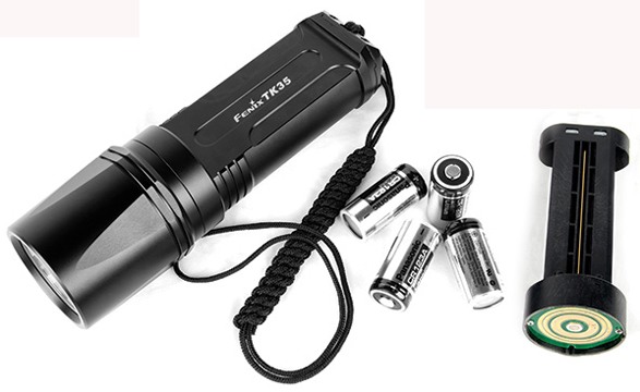 Тактический фонарь Fenix TK35 работает от 4-х обычных батареек типа CR123A